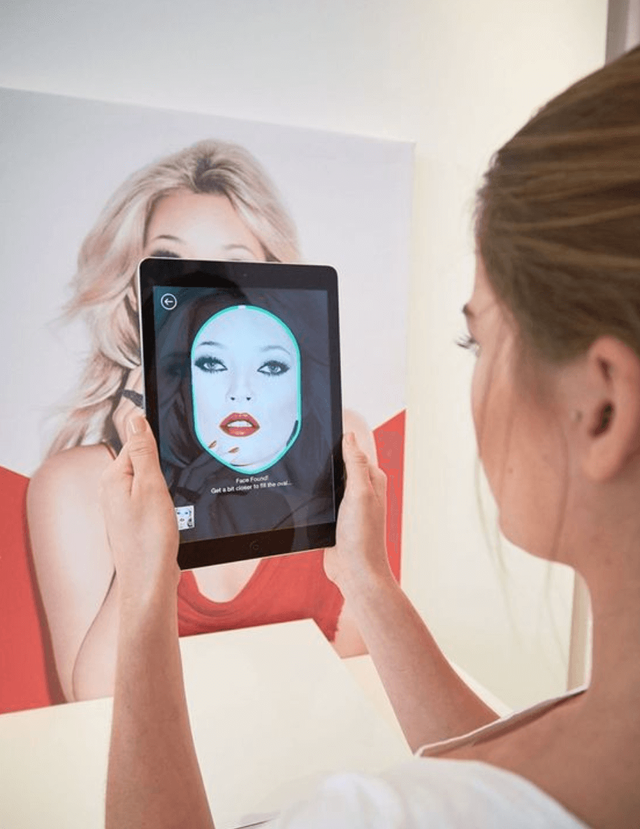 Web AR - woman use virtual try-on make up